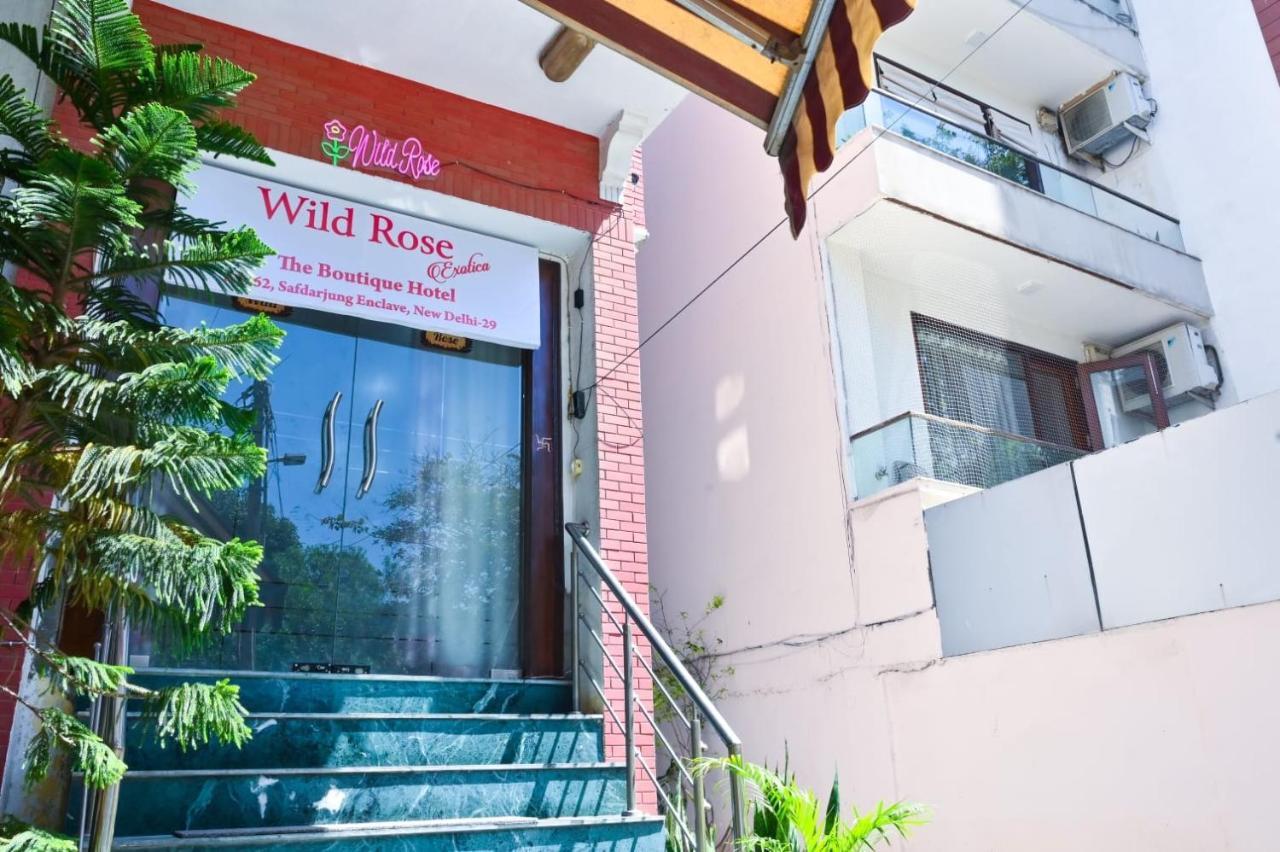 Hotel Wild Rose New Delhi Exteriör bild
